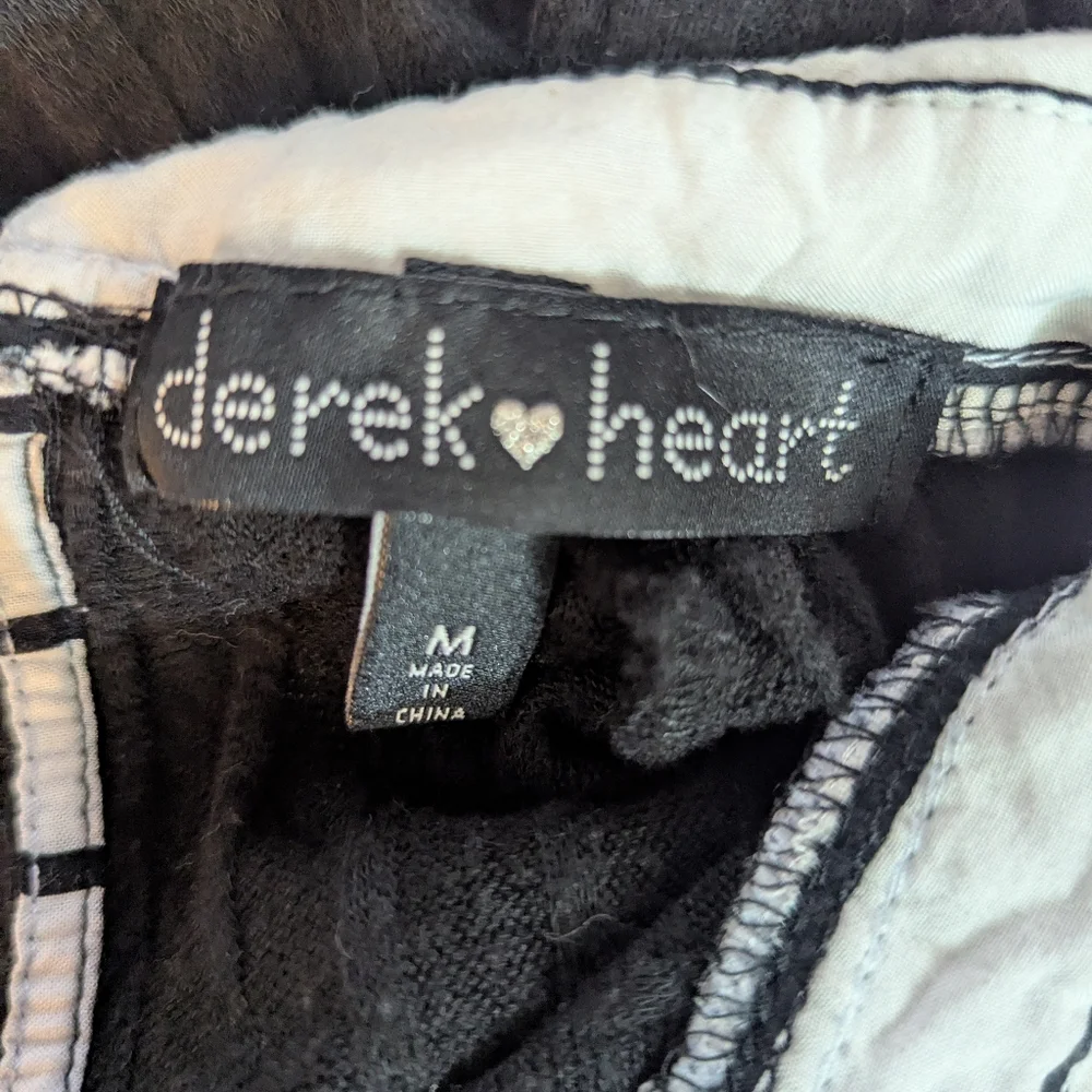 Derek Heart Black Sweater - Picture 3 of 3